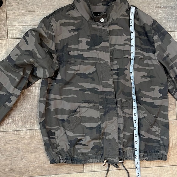 Sanctuary Camo print long sleeve button up waist length jacket with pockets M - Picture 11 of 13